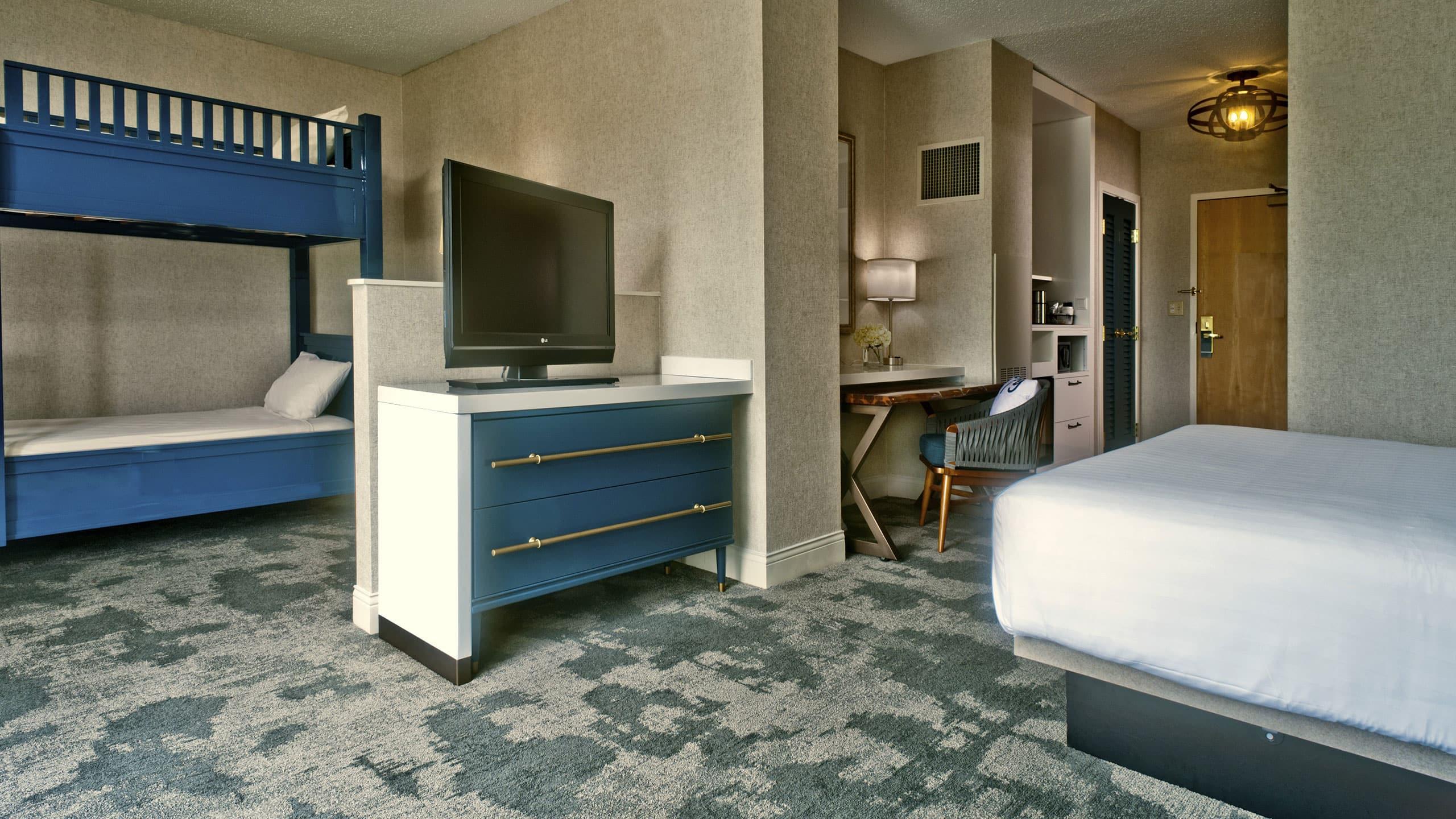 Petite, Family, Suite, King Bed, Resort View