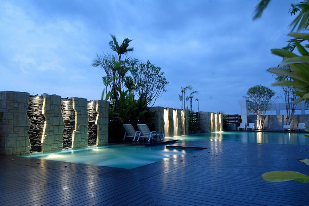 Sunee Grand Hotel And Convention Center 33/41