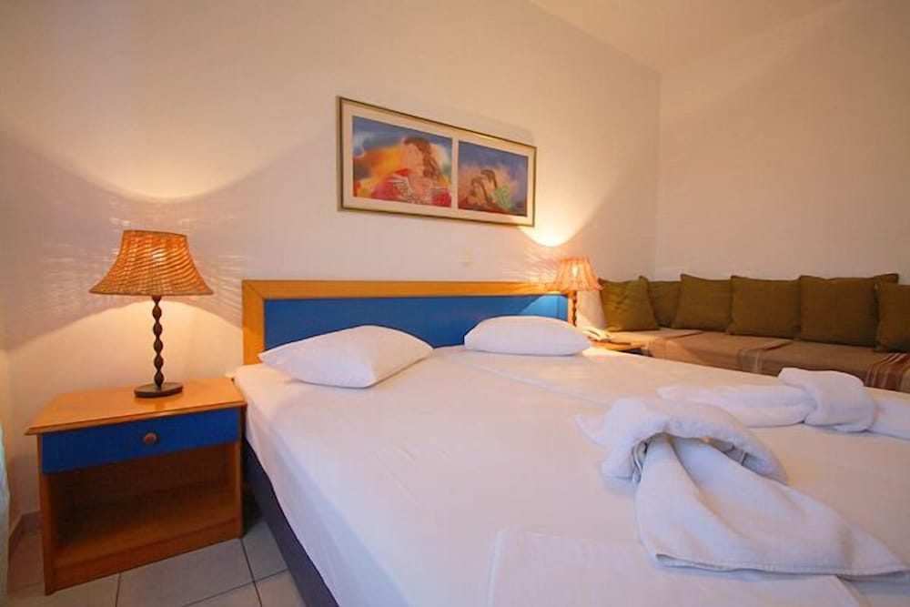 Smaragdi Hotel 23/56