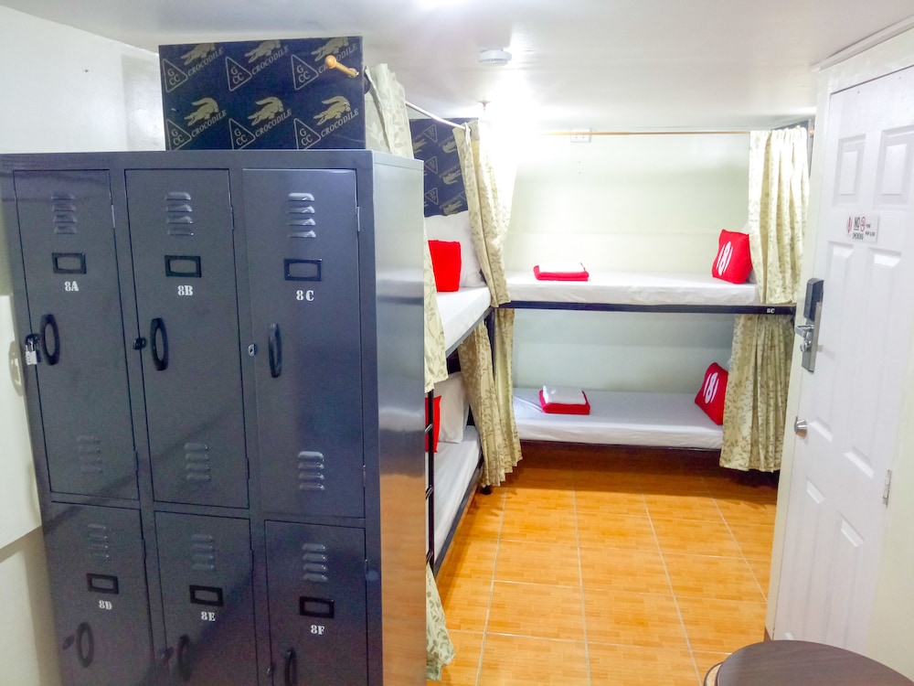 8Hostel 16/50