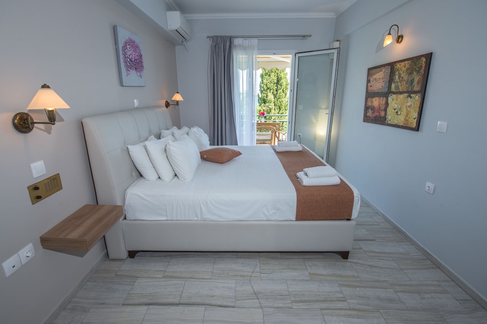 ALIKI HOTEL 26/76