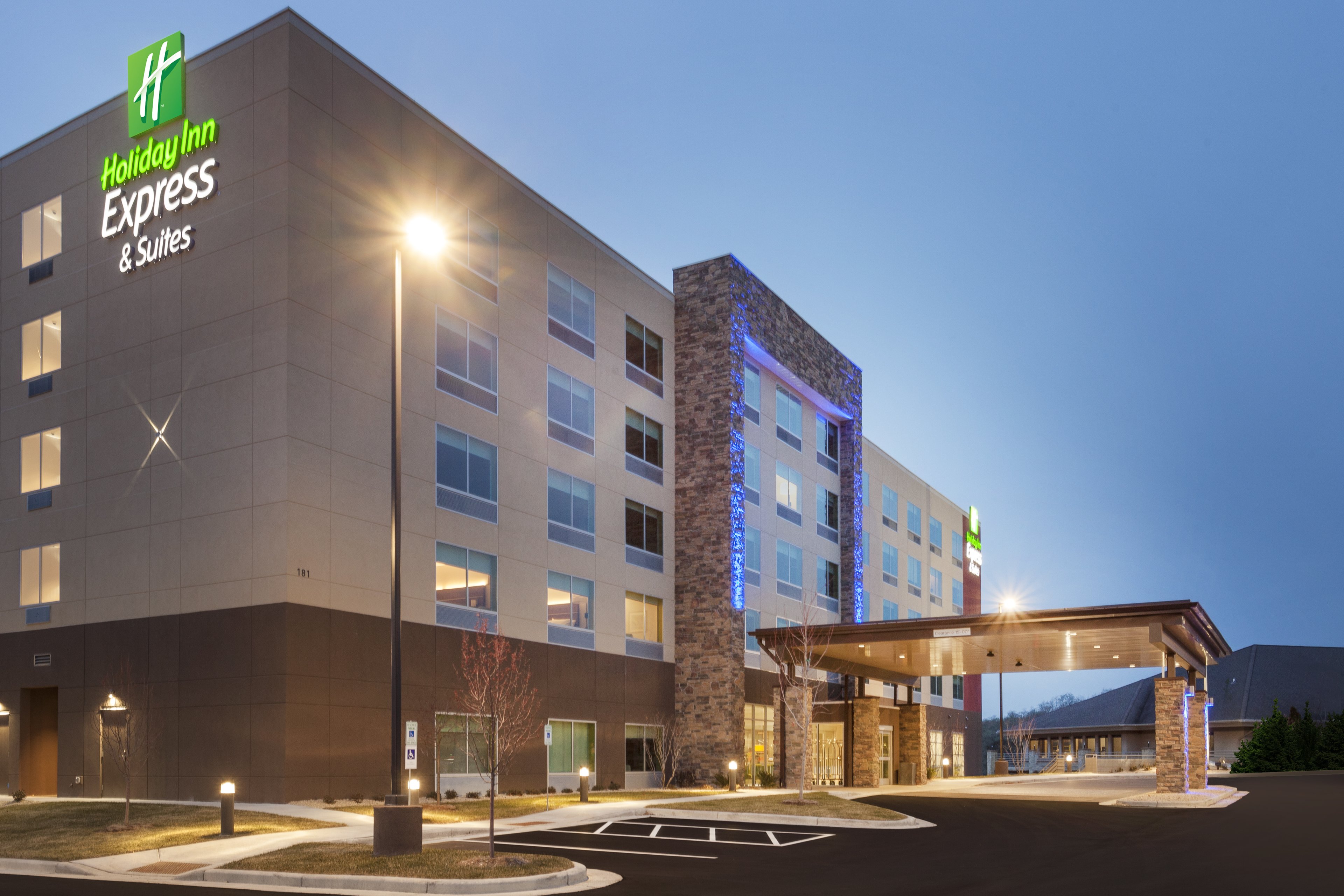 Holiday Inn Express And Suites Hudson I 94 33/35