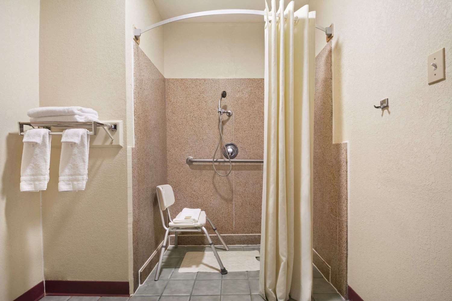 Staywell Suites Baton Rouge 3/5