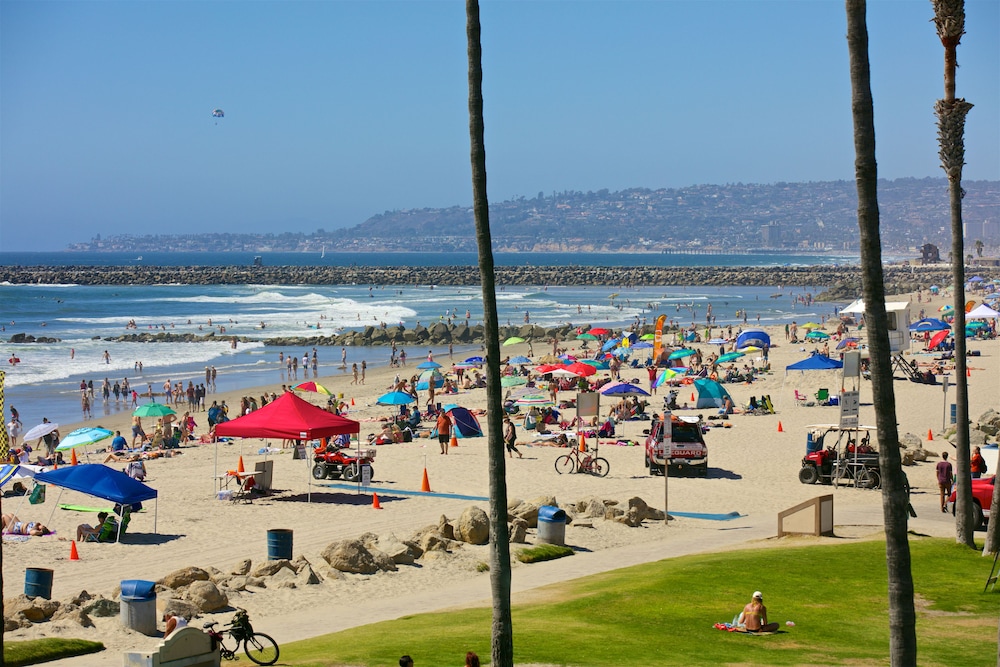 Ocean Beach Hotel 66/69