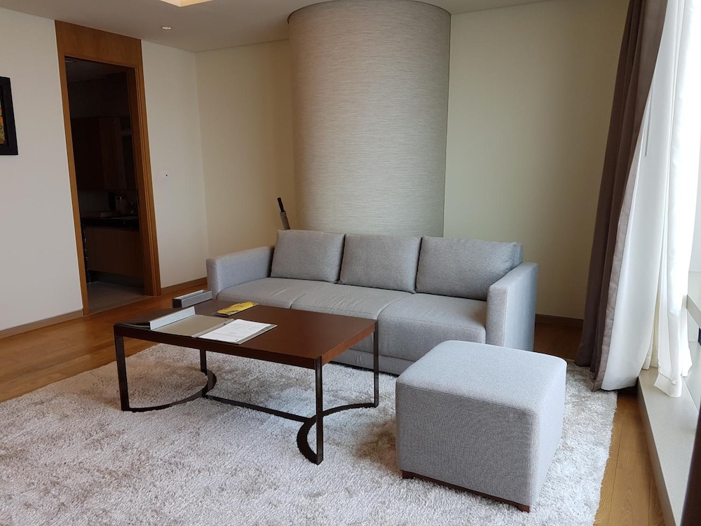 Lotte The Residence 33/50