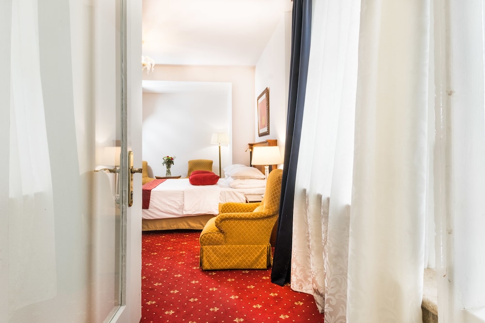 غرفة عائلية بسرير كينج وسريرين منفصلين، Hotel Leon D'oro 3/4