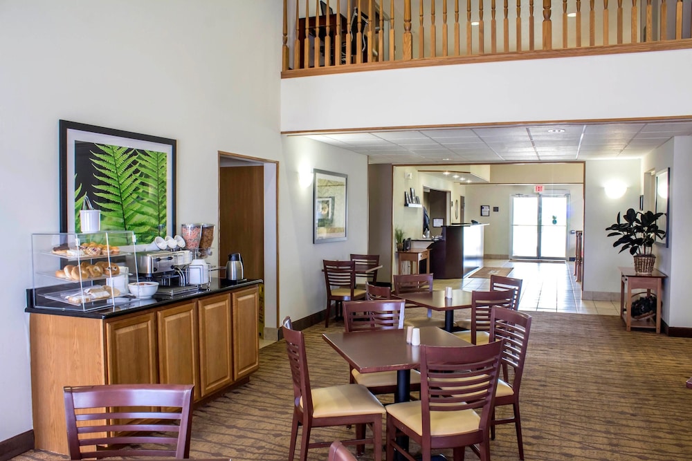 Sleep Inn & Suites Charles City 35/54