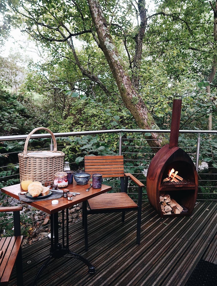 Riverbeds Lodges With Hot Tubs 12/23