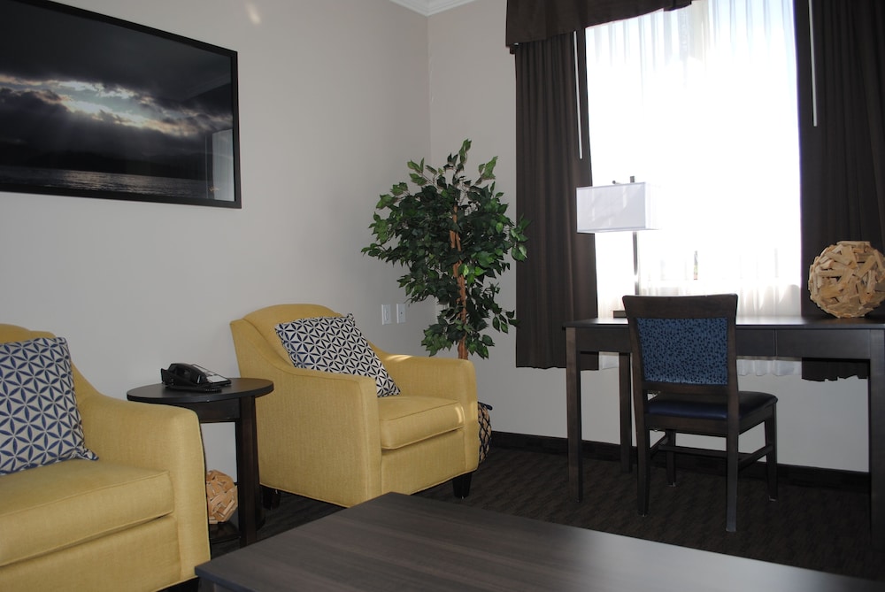 Days Inn & Suites By Wyndham Lindsay 33/43