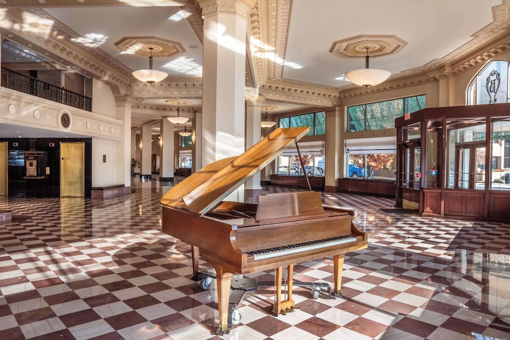 Drury Plaza Hotel Broadview Wichita 10/50