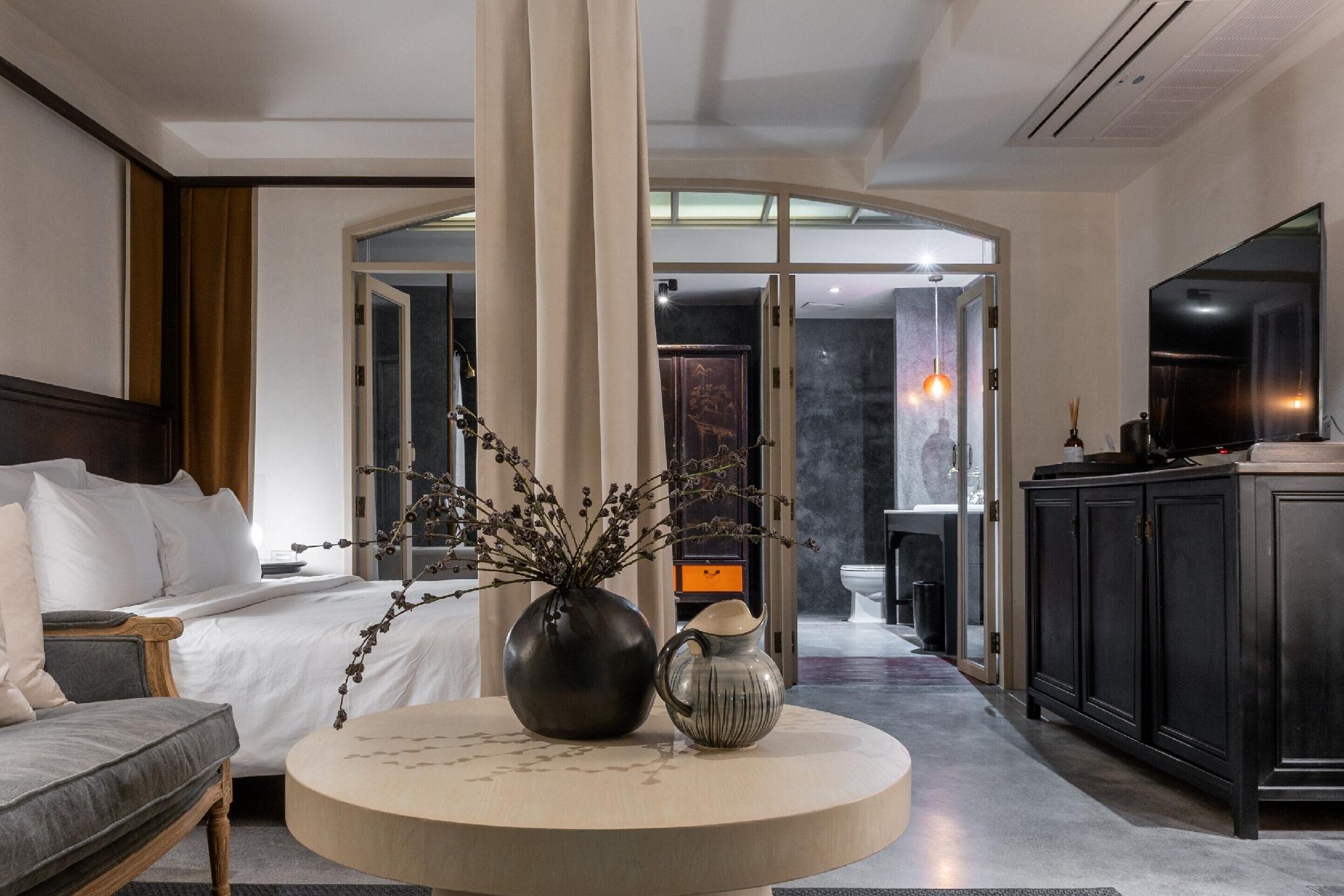 Sea Breeze Suite Room