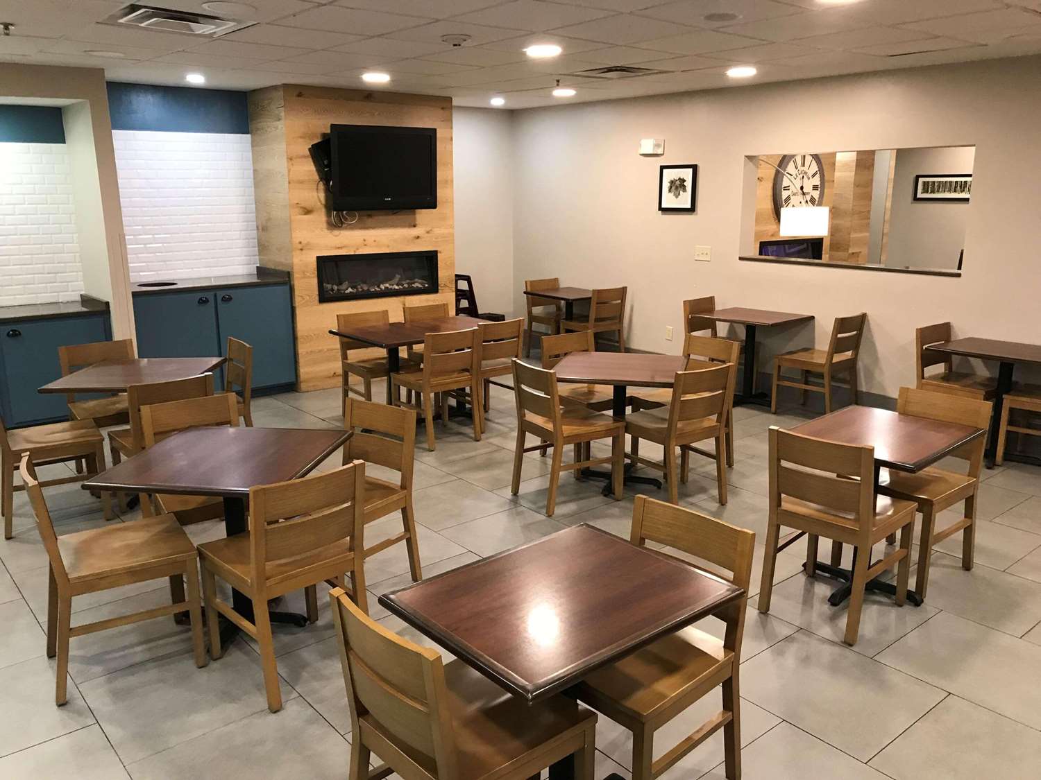 Country Inn & Suites By Radisson, Emporia, VA 30/37