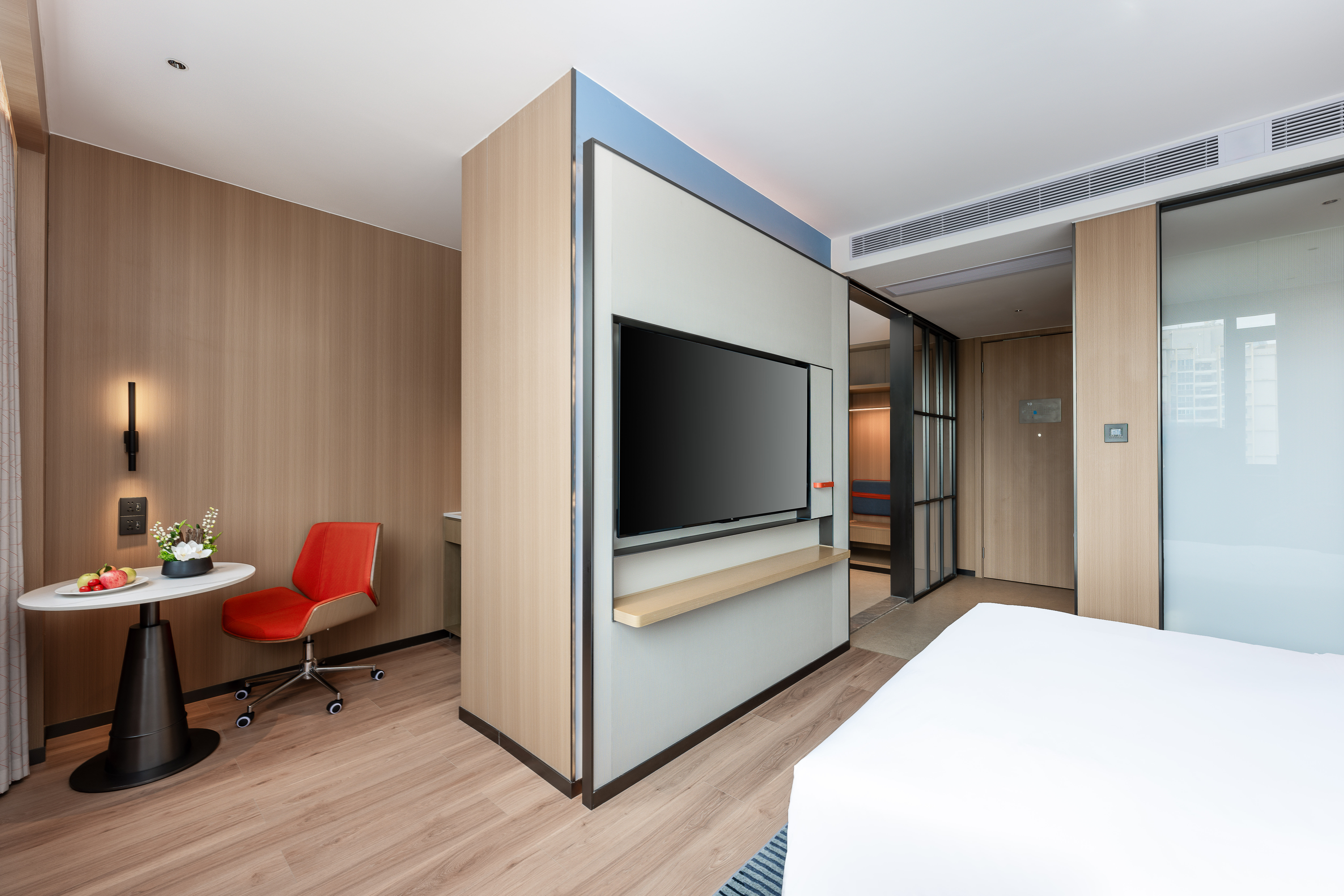 Standard, King Bed, Extra Floor Space, Bathtub