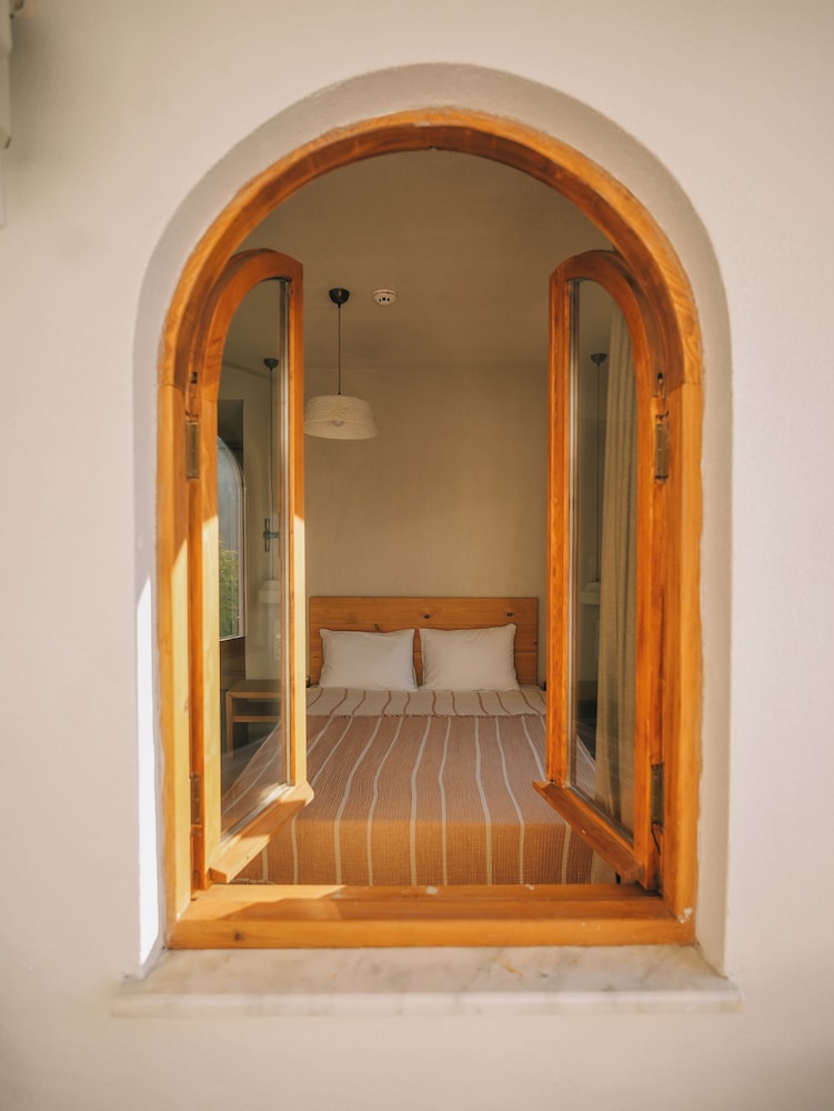 Nephos Hotel 4/50