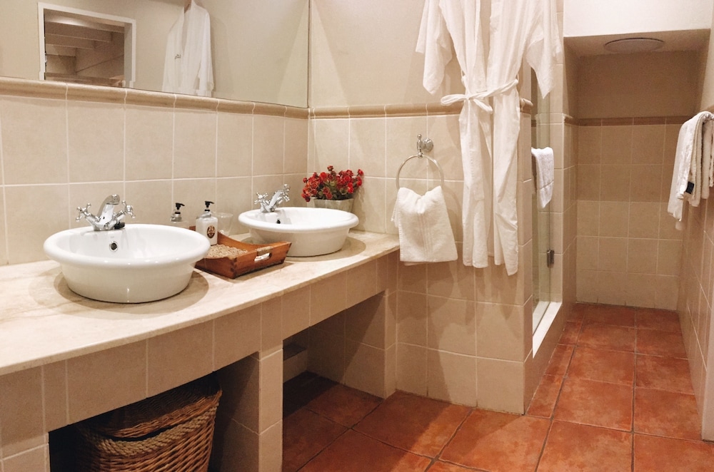 Five Burnham Guesthouse 19/21