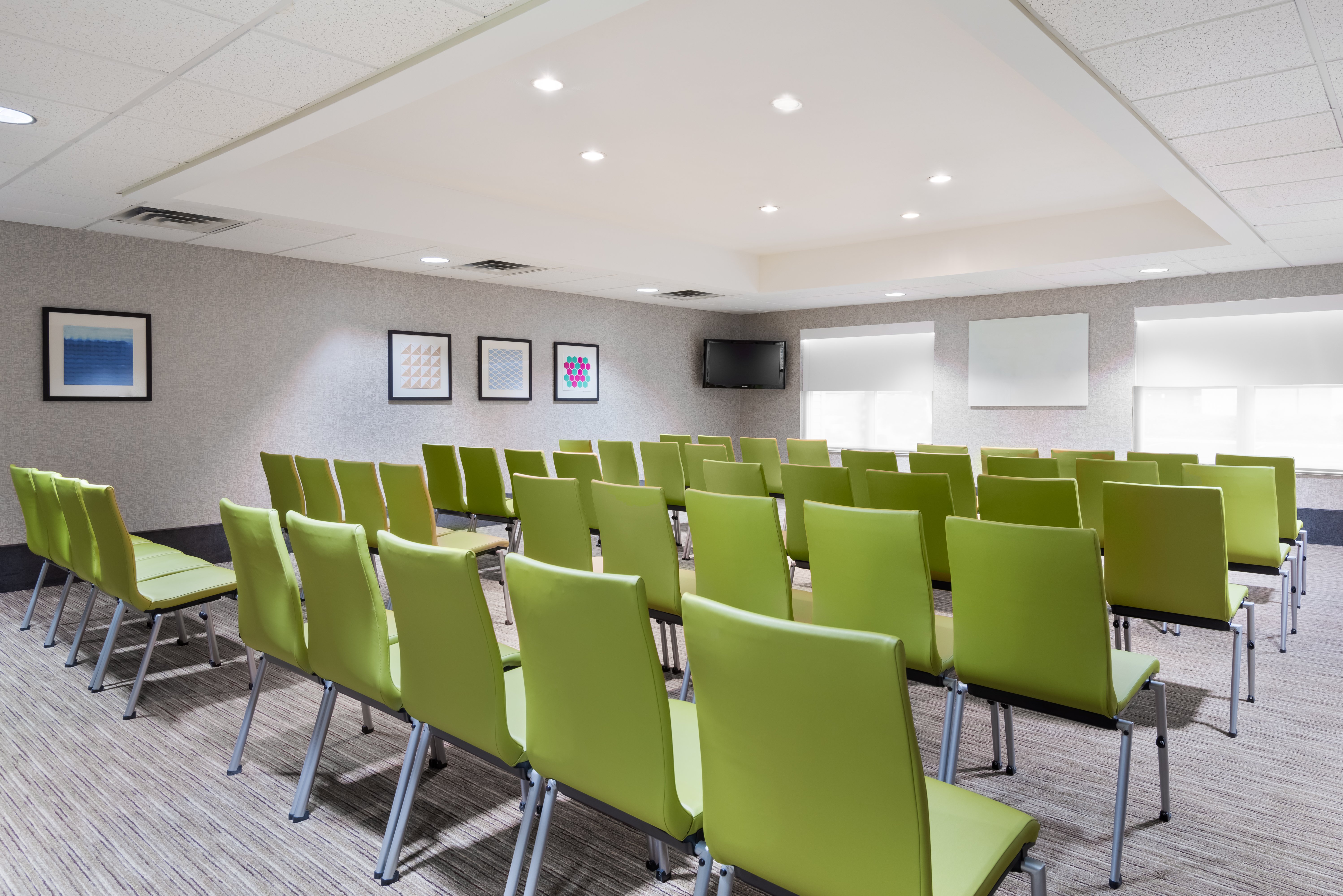 Holiday Inn Express And Suites Columbus Airport East 43/46