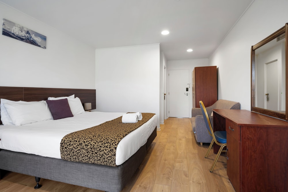 Garden Inn Airport 12/50