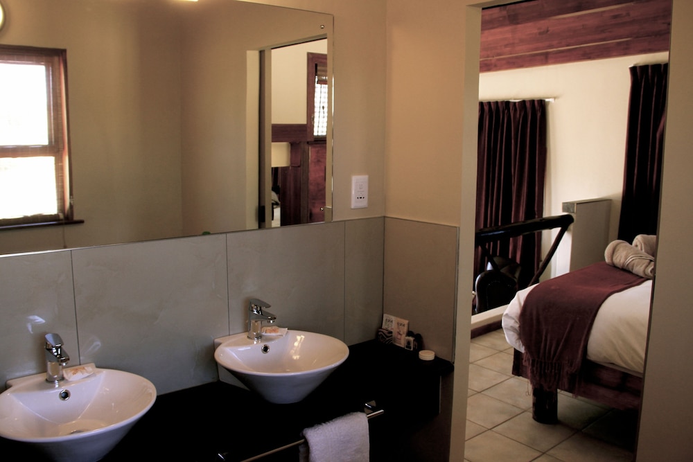 Intu Africa-Zebra Kalahari Lodge 13/52