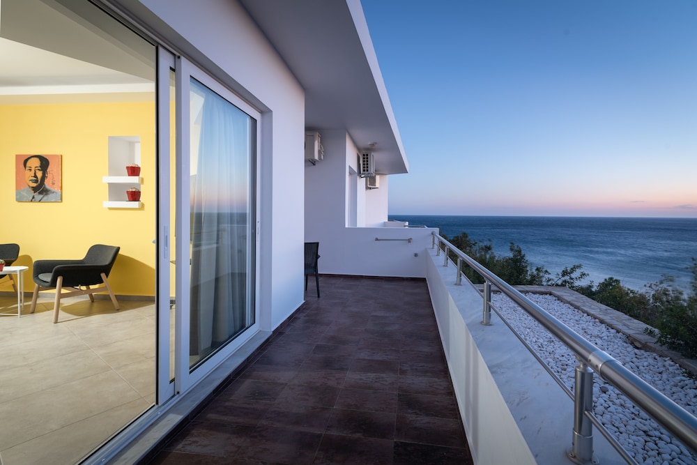 Porto Belissario Hotel in IERAPETRA