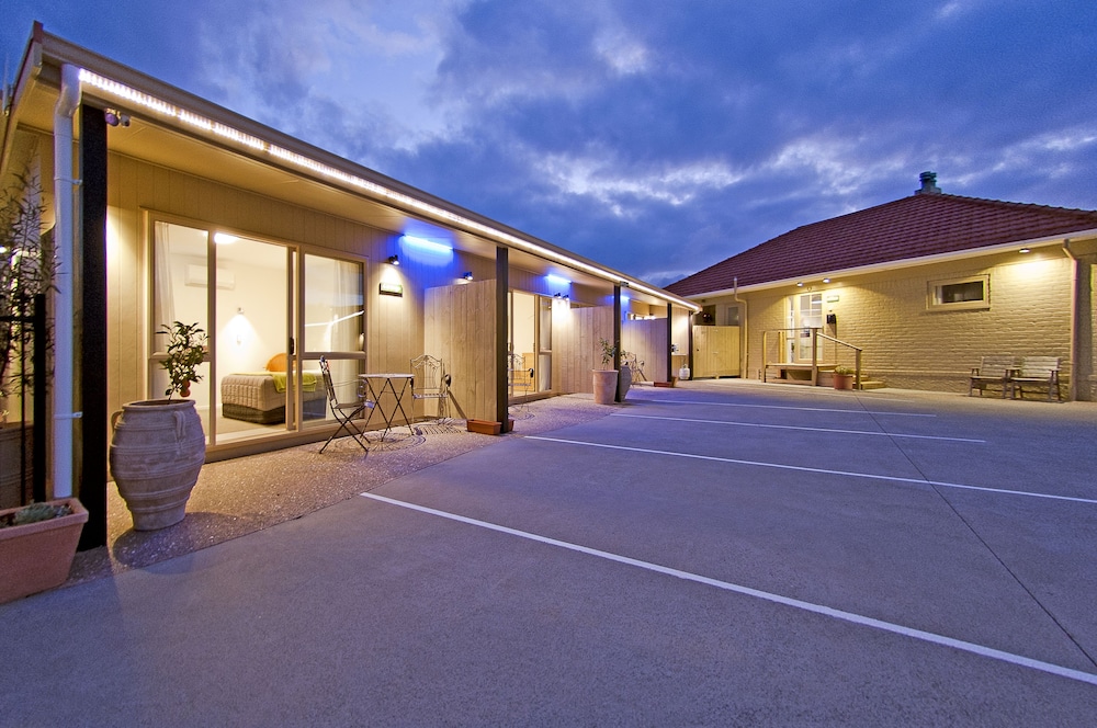 The Olive Motel 36/50