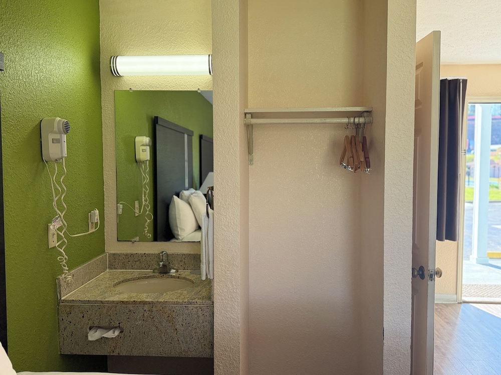 Mountain Valley Inn Dillard 62/62