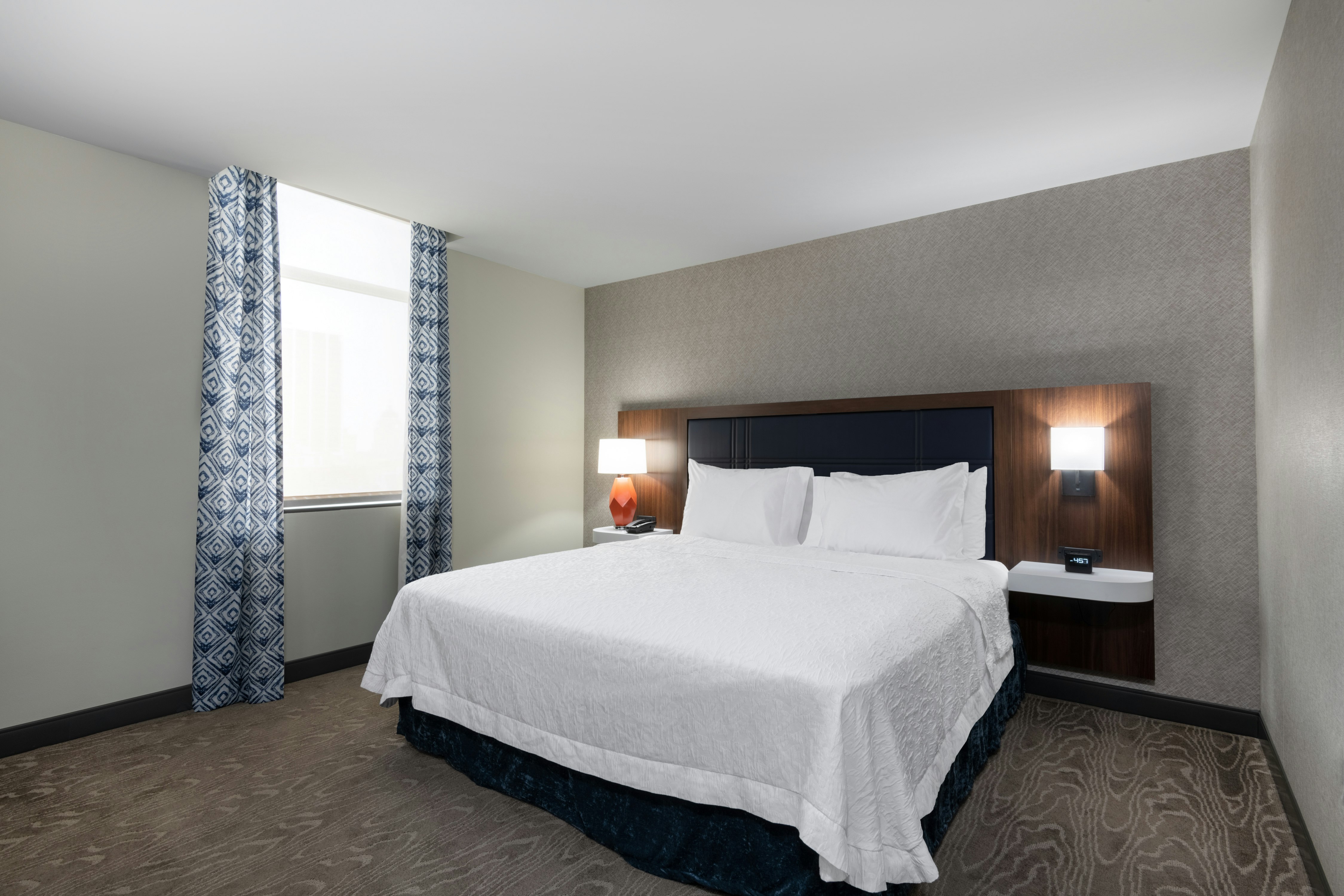 SUITE, KING BED, ACCESSIBLE