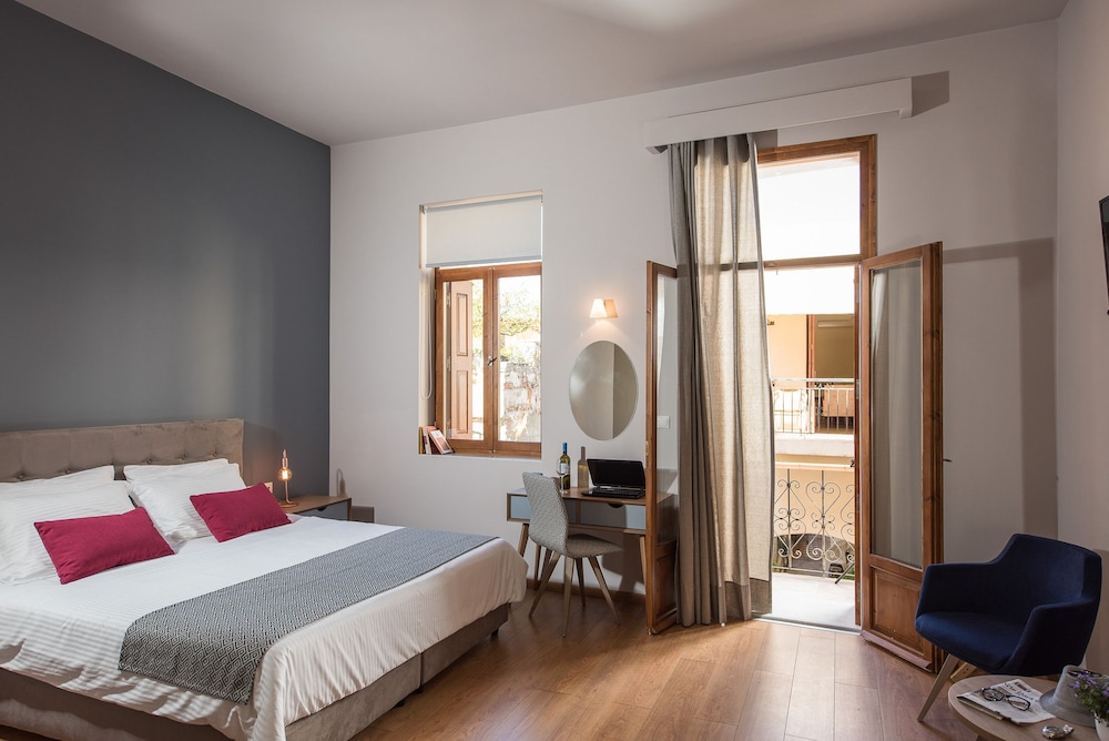 Bluebell Luxury Suites 3/42