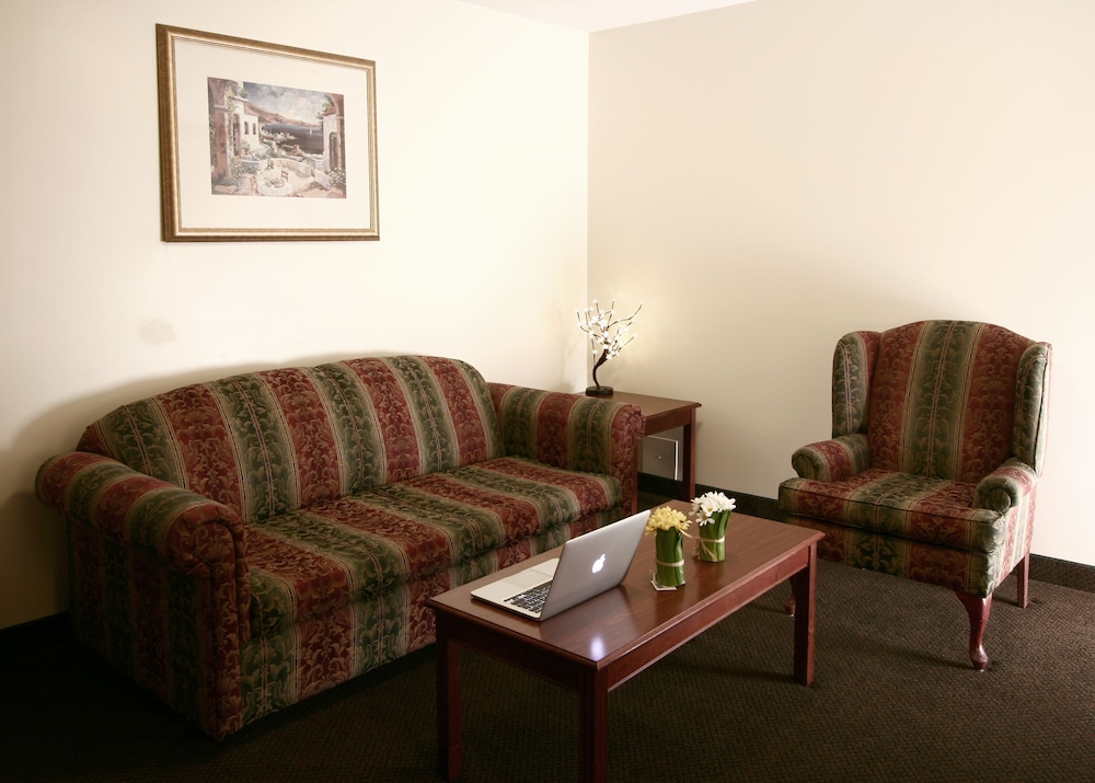 Foxwood Inn & Suites 40/51