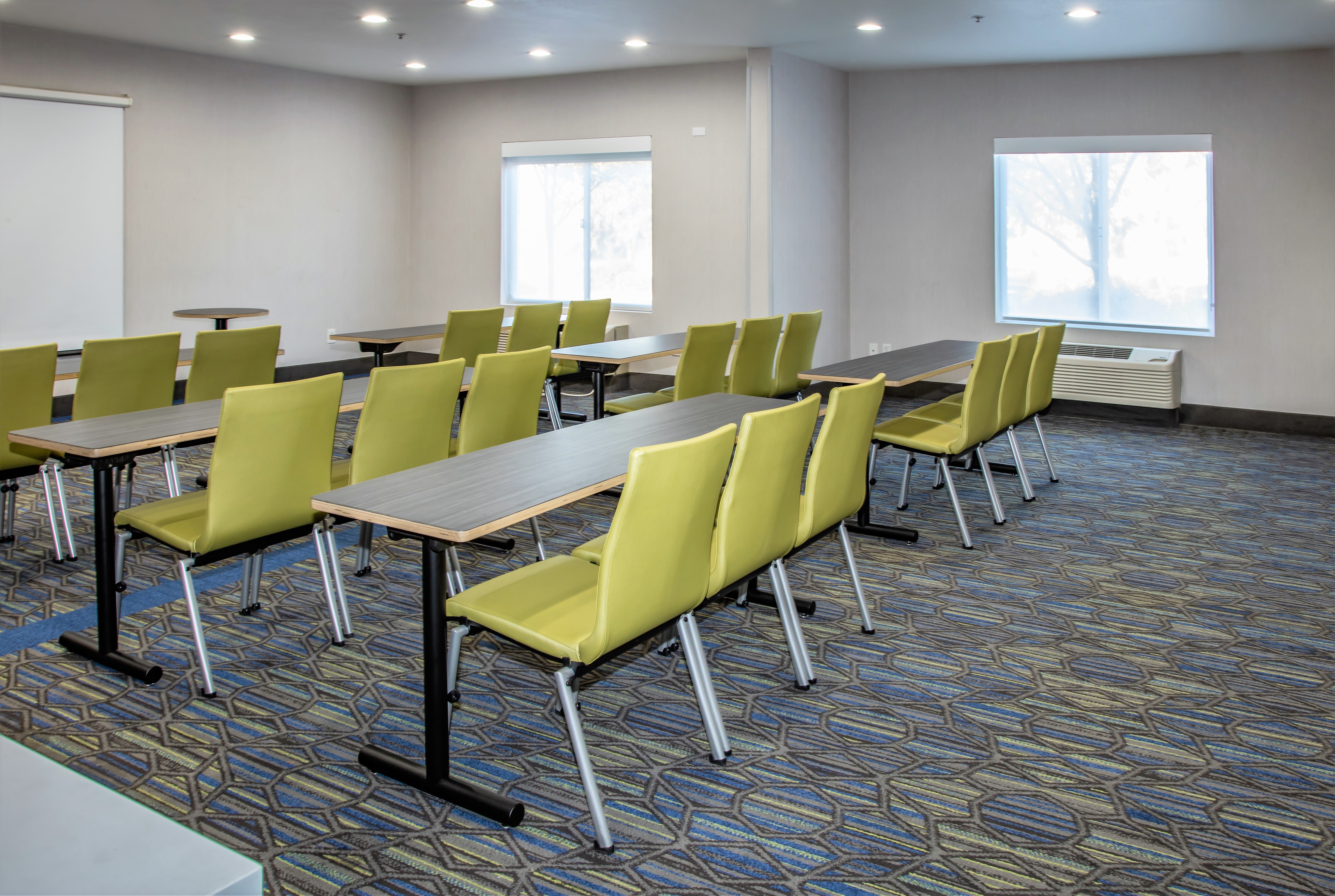 Holiday Inn Express Hotel Suites Roseville Galleria Area 34/49