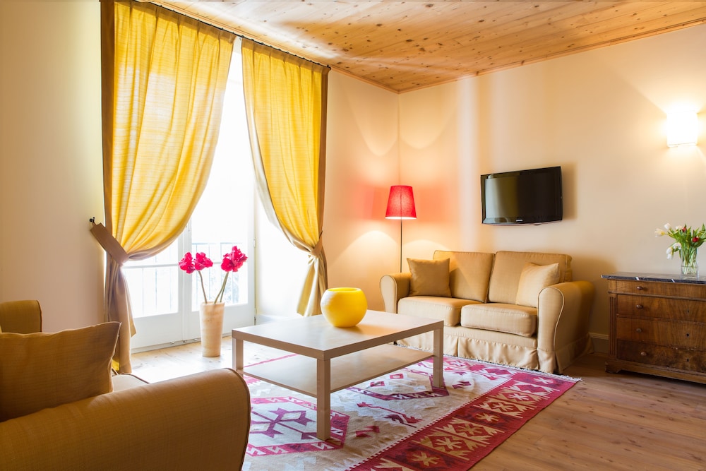 Maloja Palace 49/55