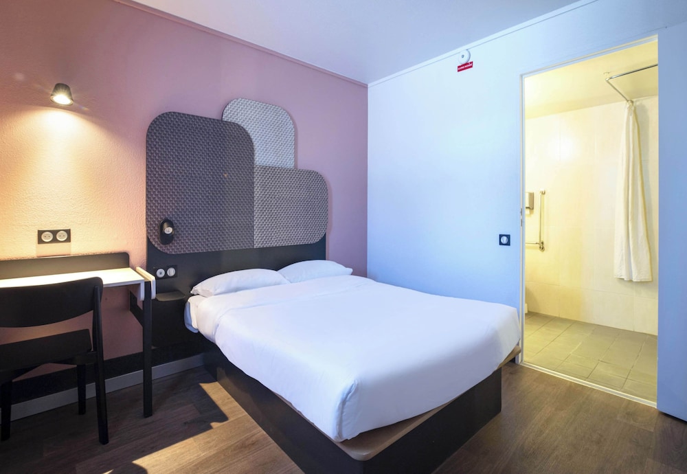 ROOM, DOUBLE BED, ACCESSIBLE