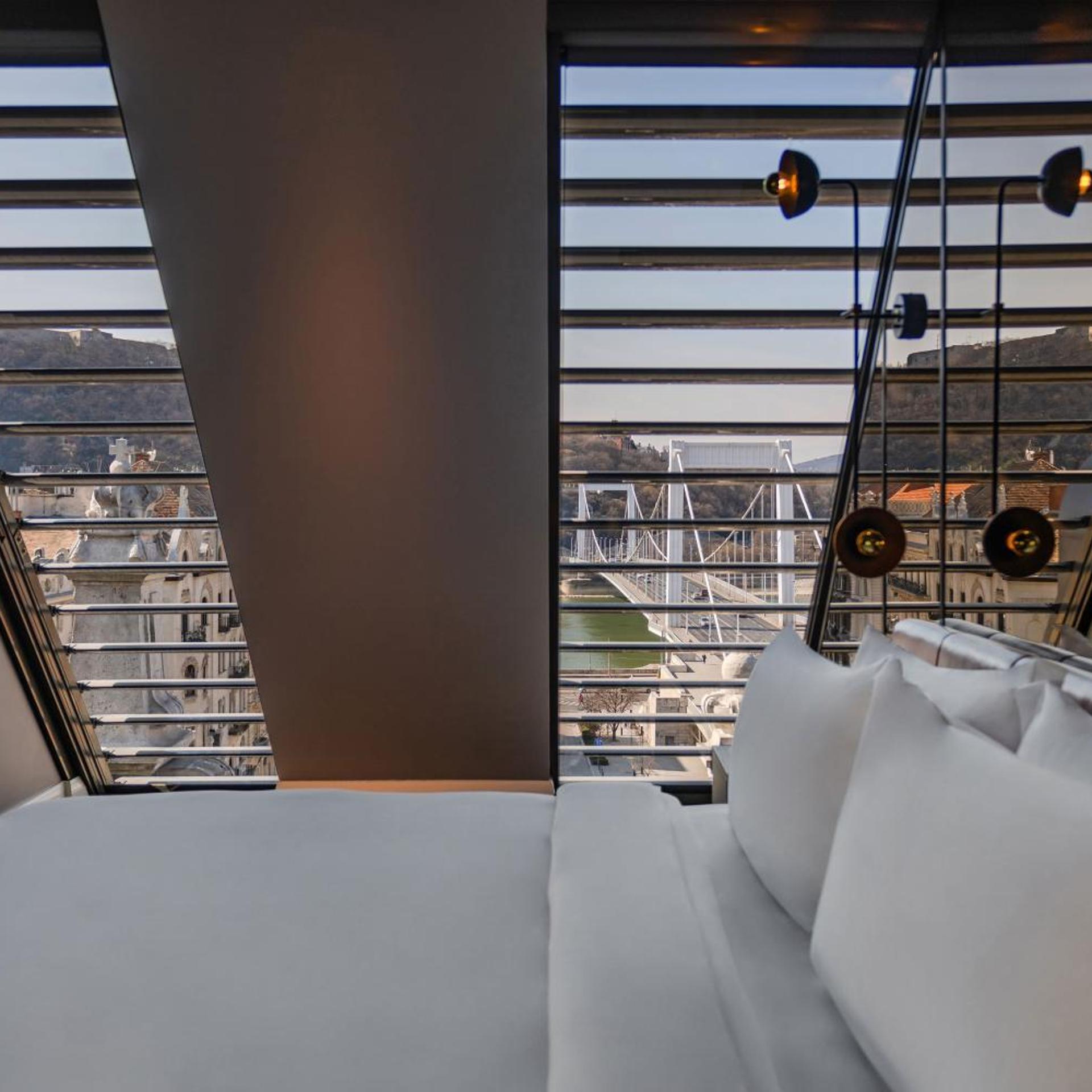 Loft, Suite, King Bed, City View, Top Floor