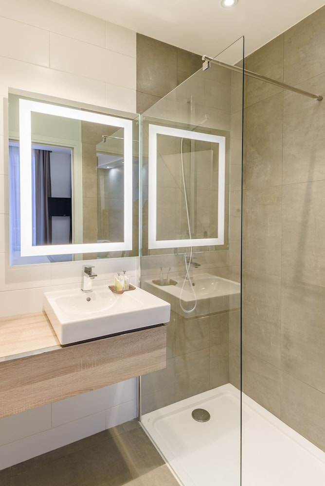 Grand Hotel Clichy 57/61