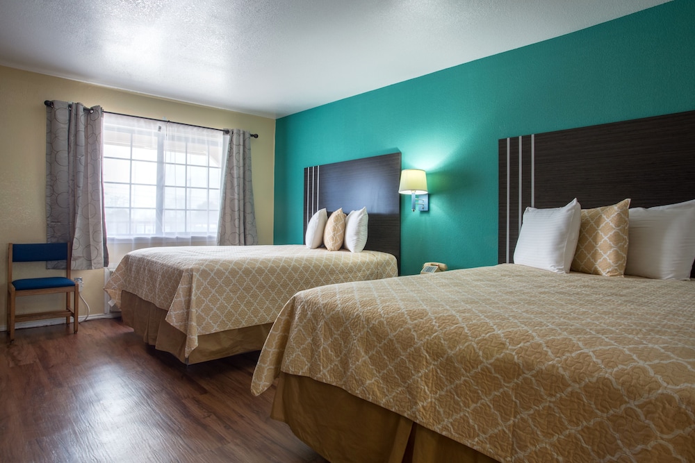 Pinn Road Inn and Suites 18/37