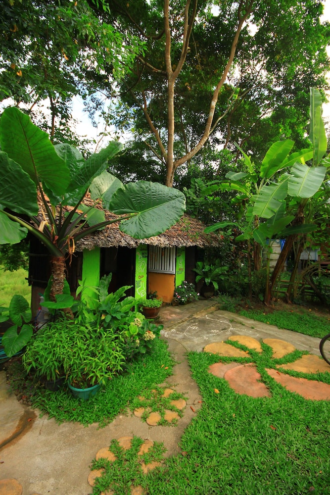 Khun Nai Tern Sai - Adults Only 17/24