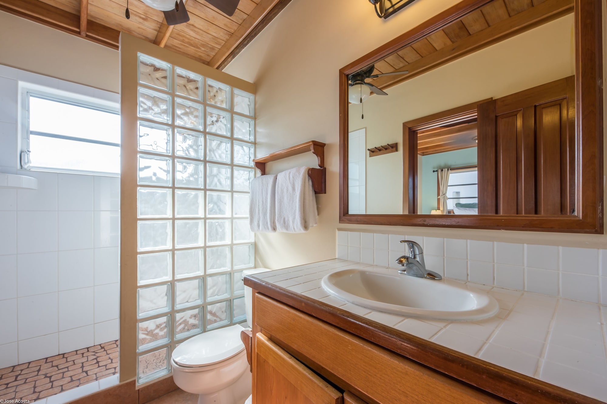 Suite, Queen and Twin Beds, Sea Front, Sofa, High Floor, Belizean Shores Resort 5/6