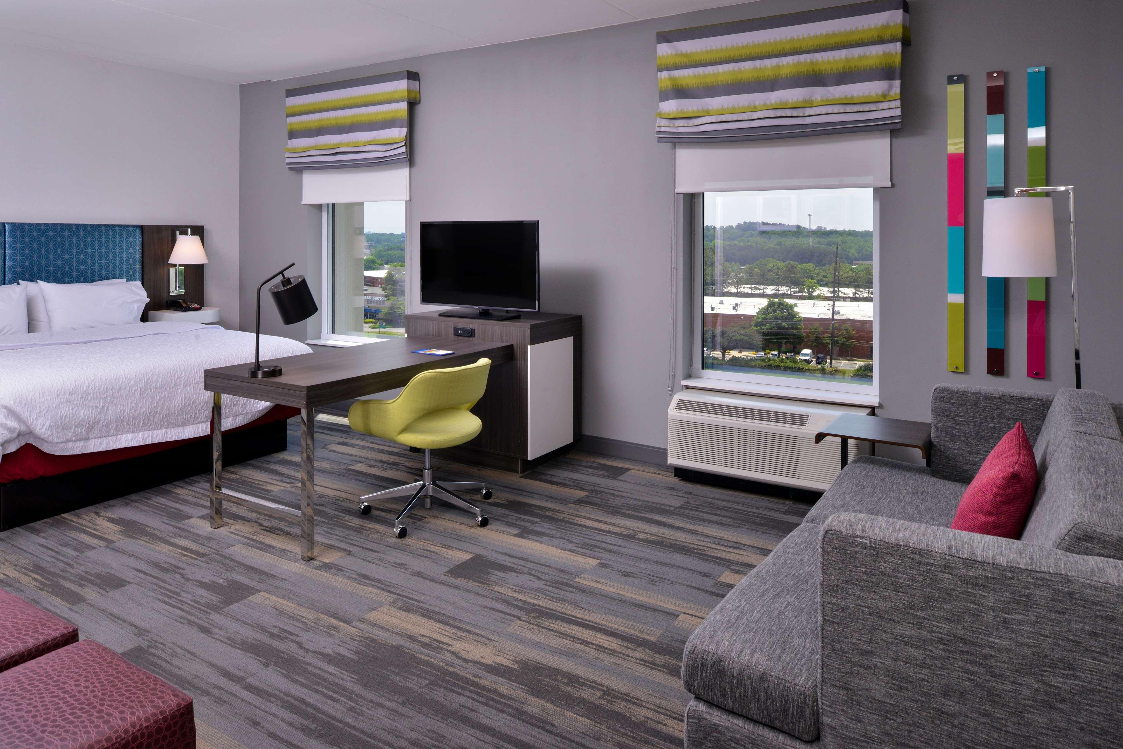 STUDIO, SUITE, KING BED