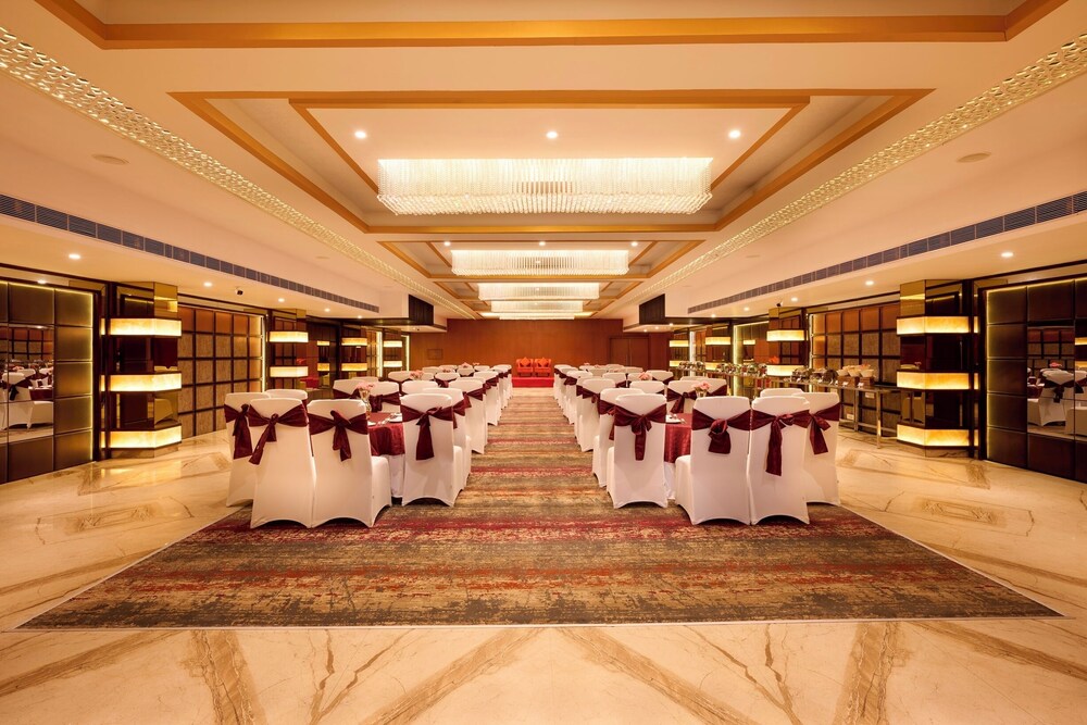 Delite Sarovar Portico Faridabad 18/30