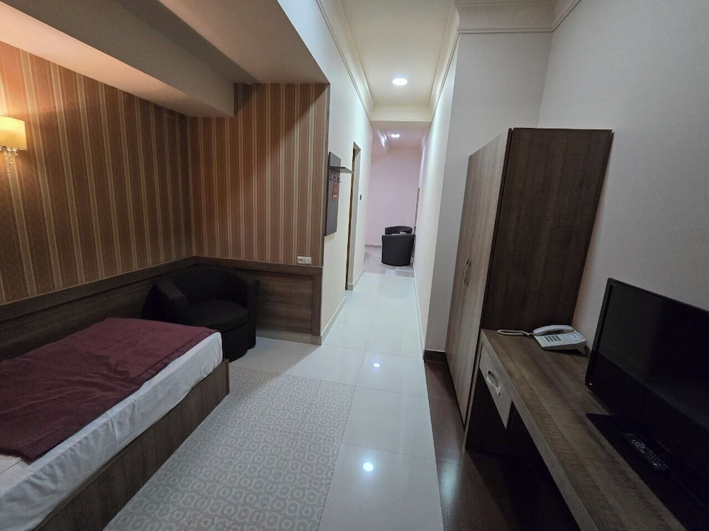 YEREVAN DELUXE HOTEL 42/61