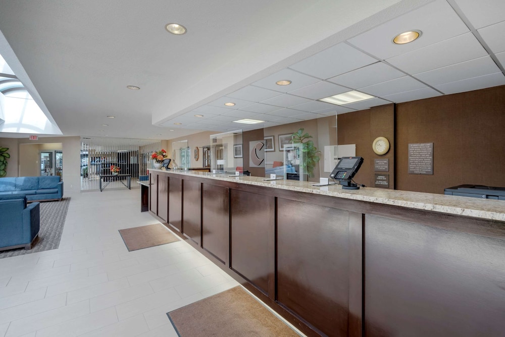 Comfort Inn The Pointe Niagara Falls, NY 8/47