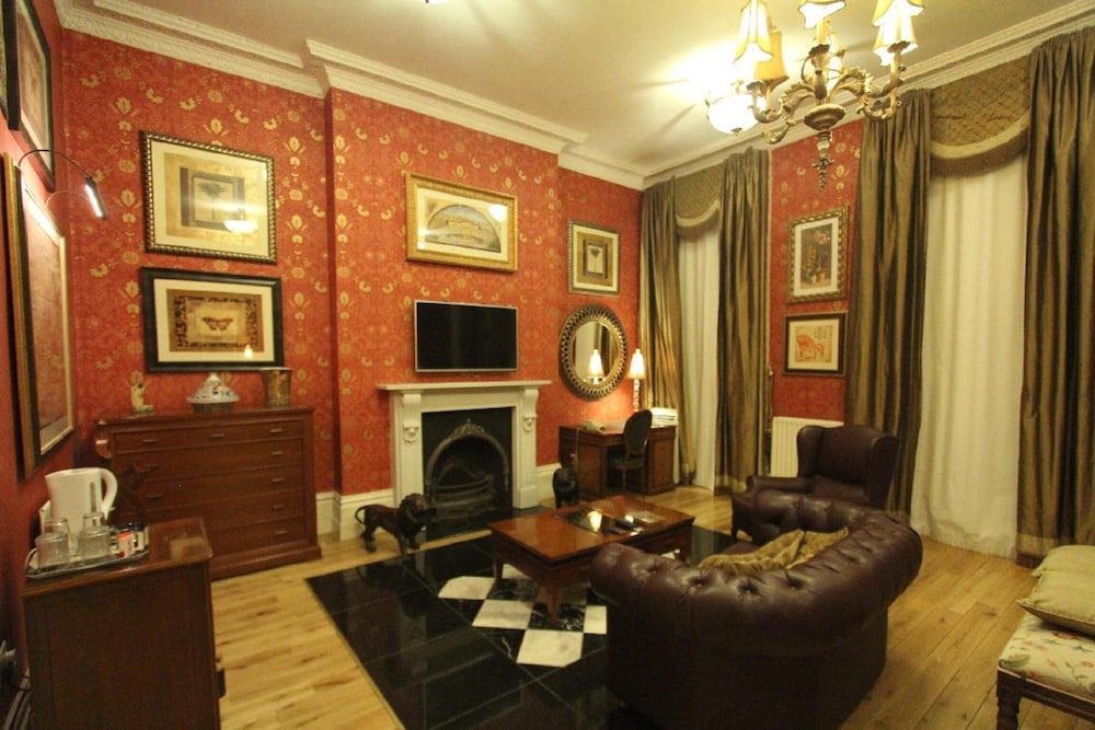 Opulence Centra London Hotel 61/75