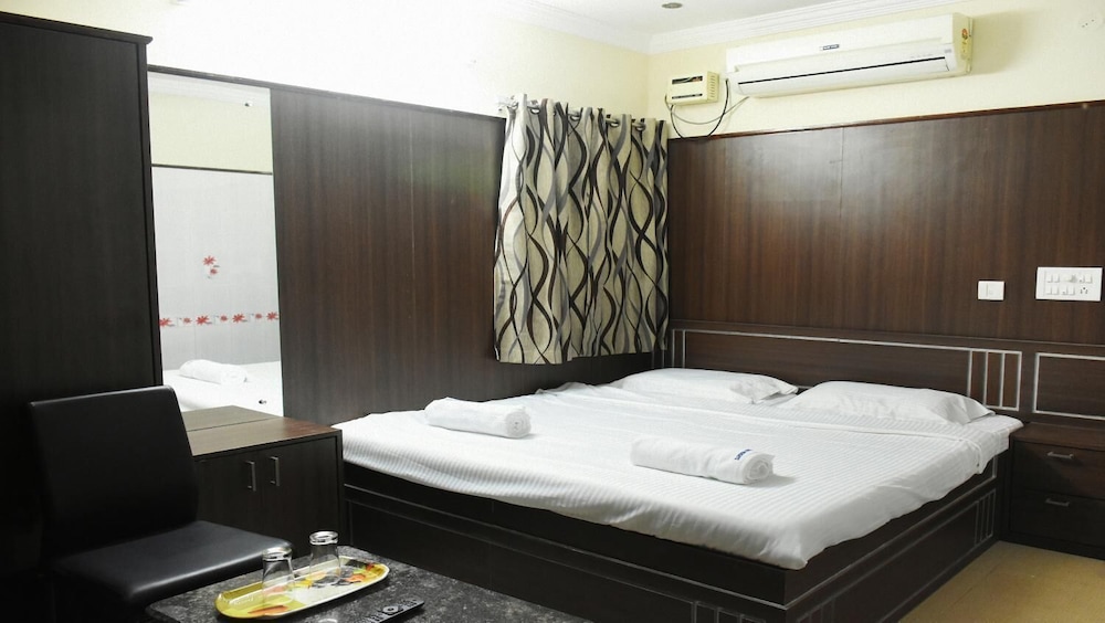 Hotel Govind Heights 15/40