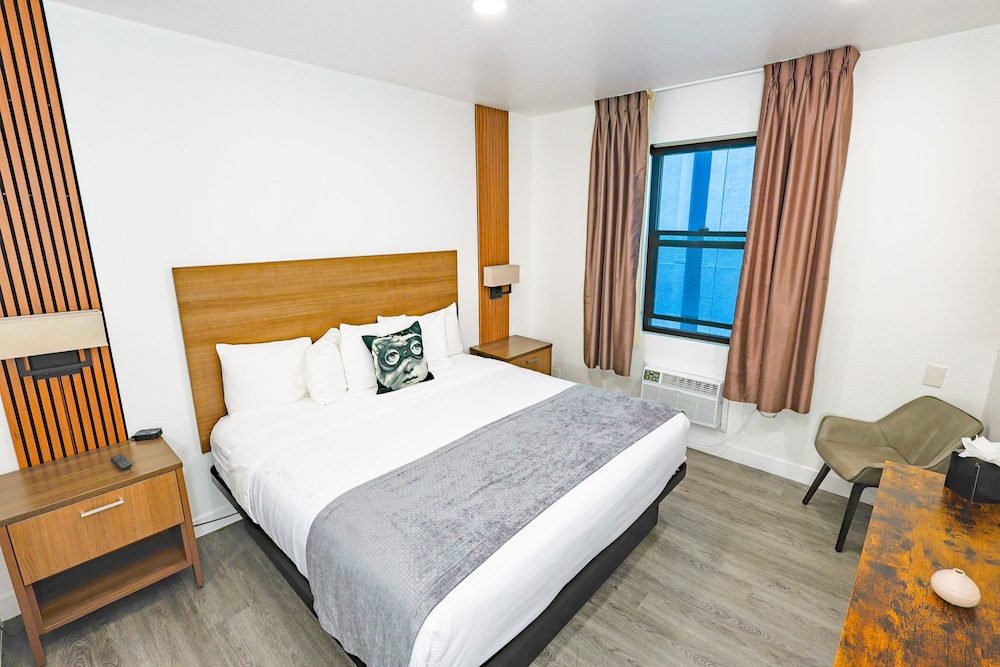 Urban Boutique Hotel 24/82