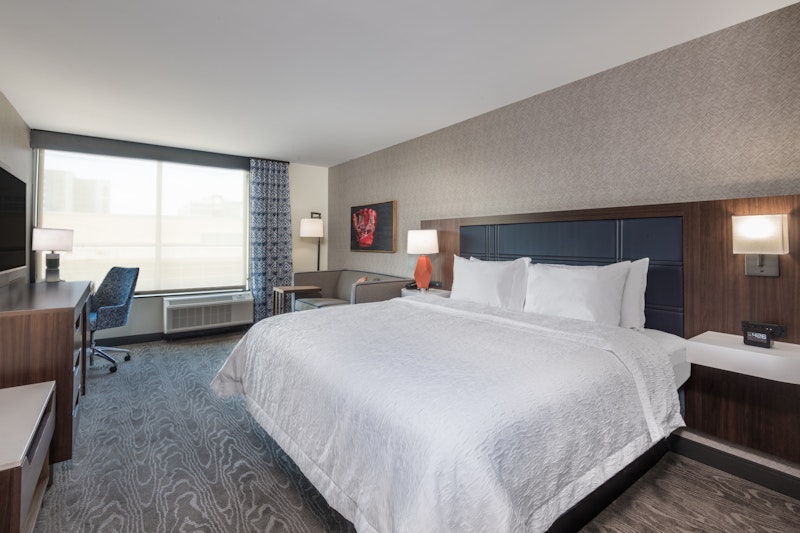 Hampton Inn and Suites Fort Wayne Downtown 14/53