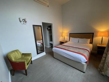 Classic, Queen Bed