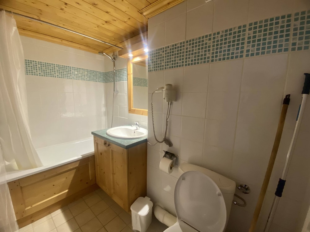 Les Chalets De Ladonis 64/64