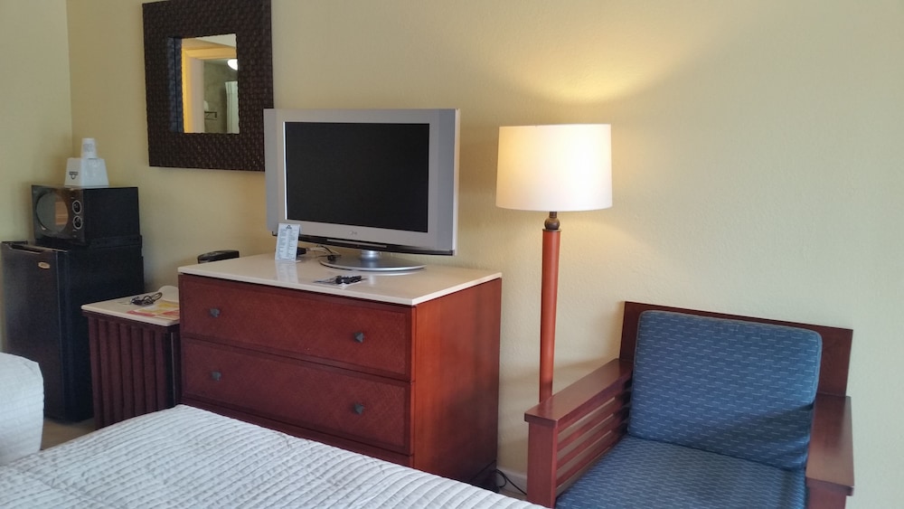 Days Inn By Wyndham Cocoa Cruiseport West At I-95/524 33/42