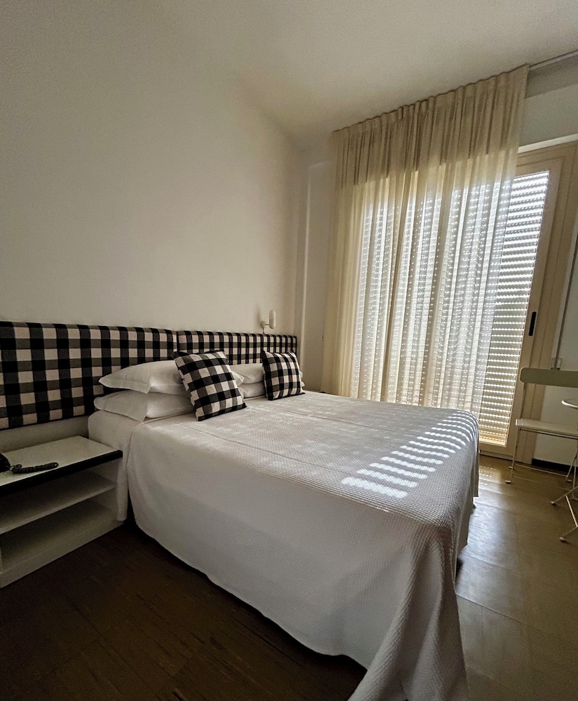 ROOM, TRIPLE