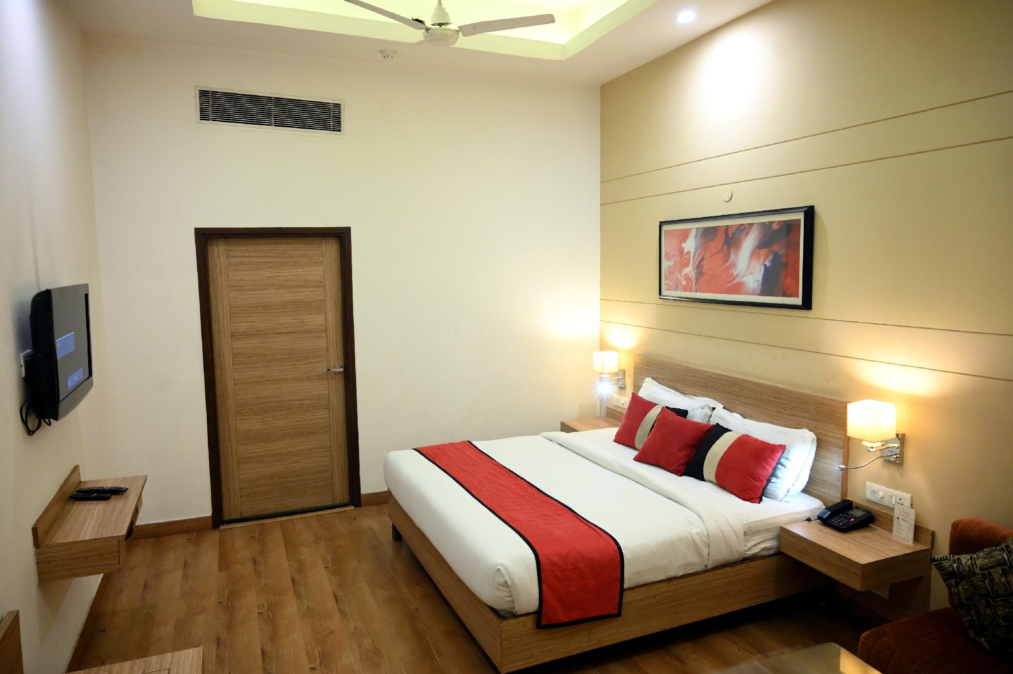 Hotel K.C. Cross Road 17/50