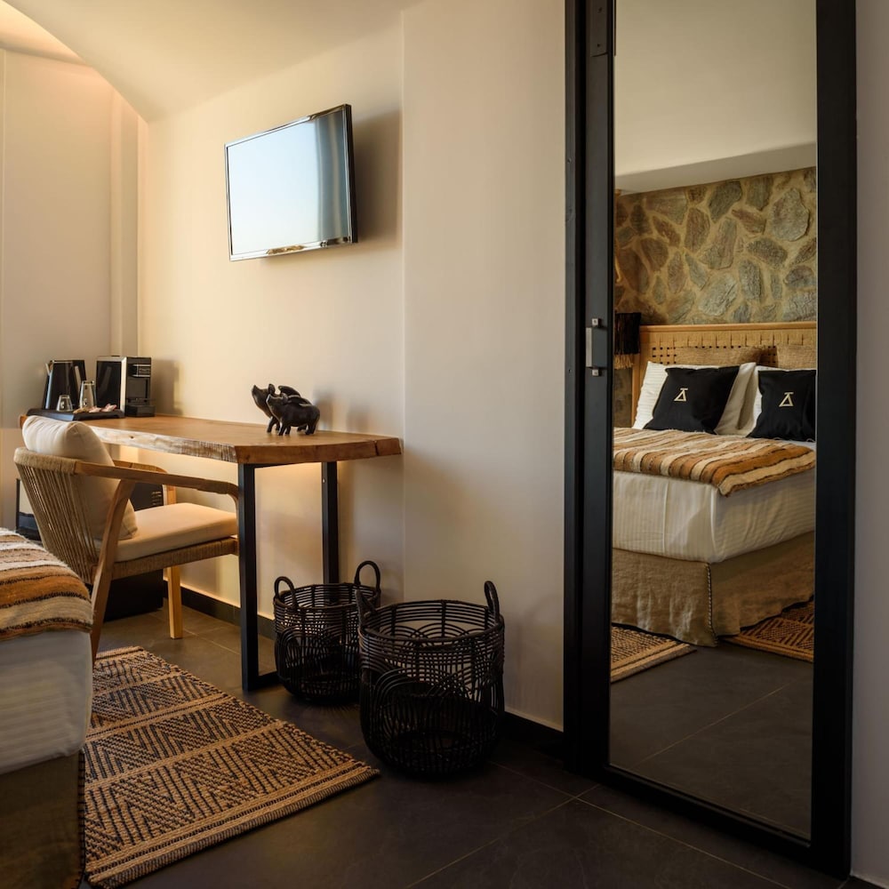 VRACHOS SUITES MYKONOS 59/75